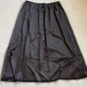 Warners black half slip